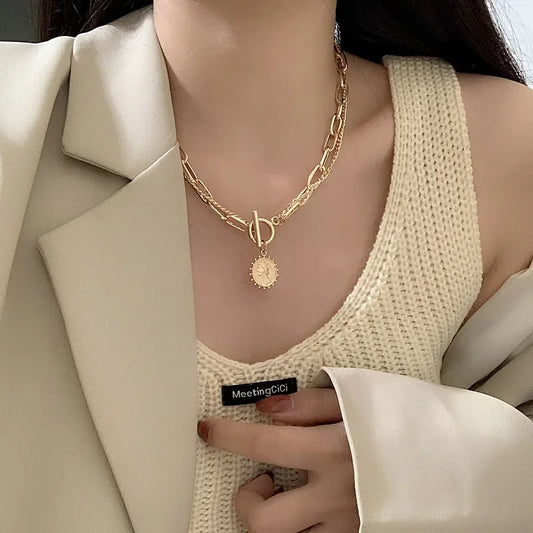 Head Buckle Clavicle Necklace with Link Chain and Toggle Clasp