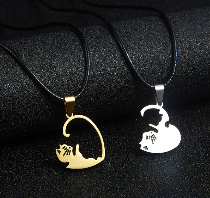 Cat hug heart-shaped couple stitching necklace