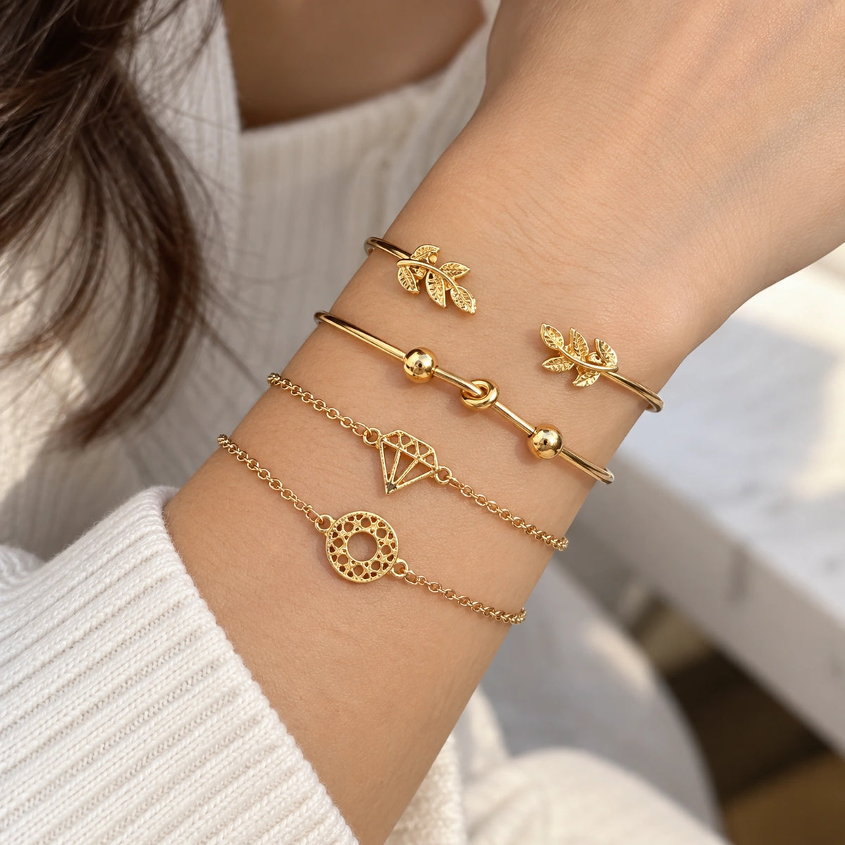 4pcs set of golden bohemian bracelet with leaf, round and diamond style