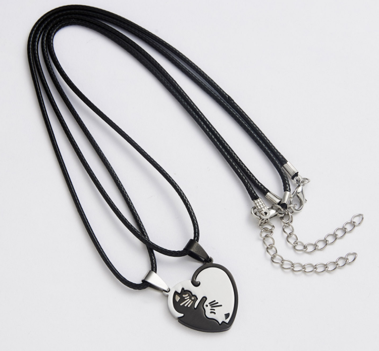 Cat hug heart-shaped couple stitching necklace