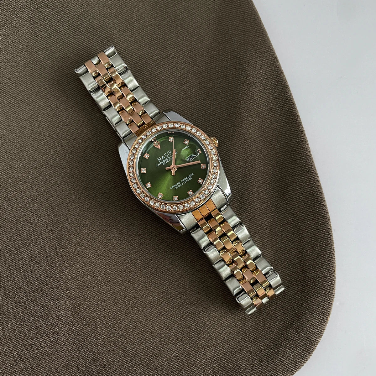Green Round Women’s Quartz Watch