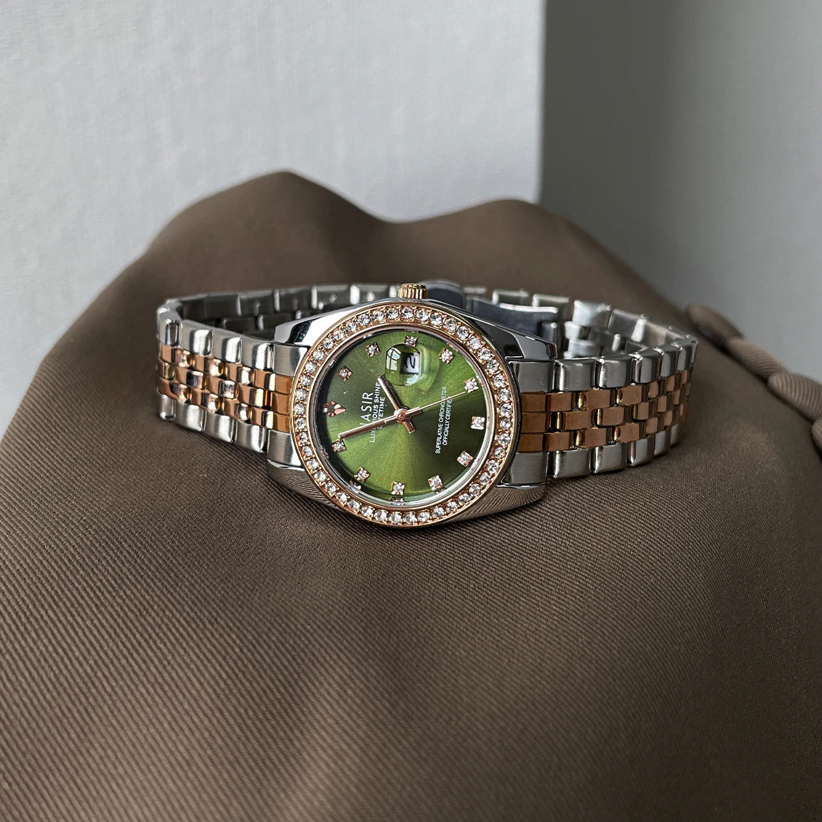 Green Round Women’s Quartz Watch