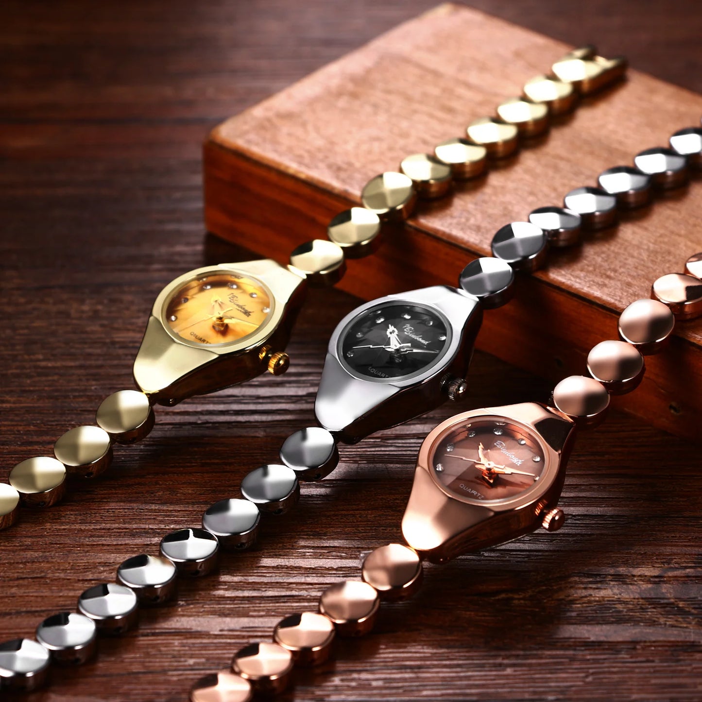 Elegant Women’s Quartz Watch with Diamond Accents and Stainless Steel Strap