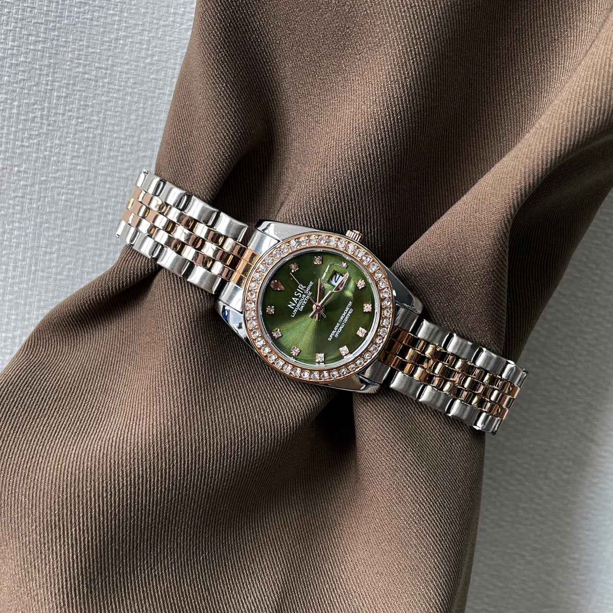 Green Round Women’s Quartz Watch